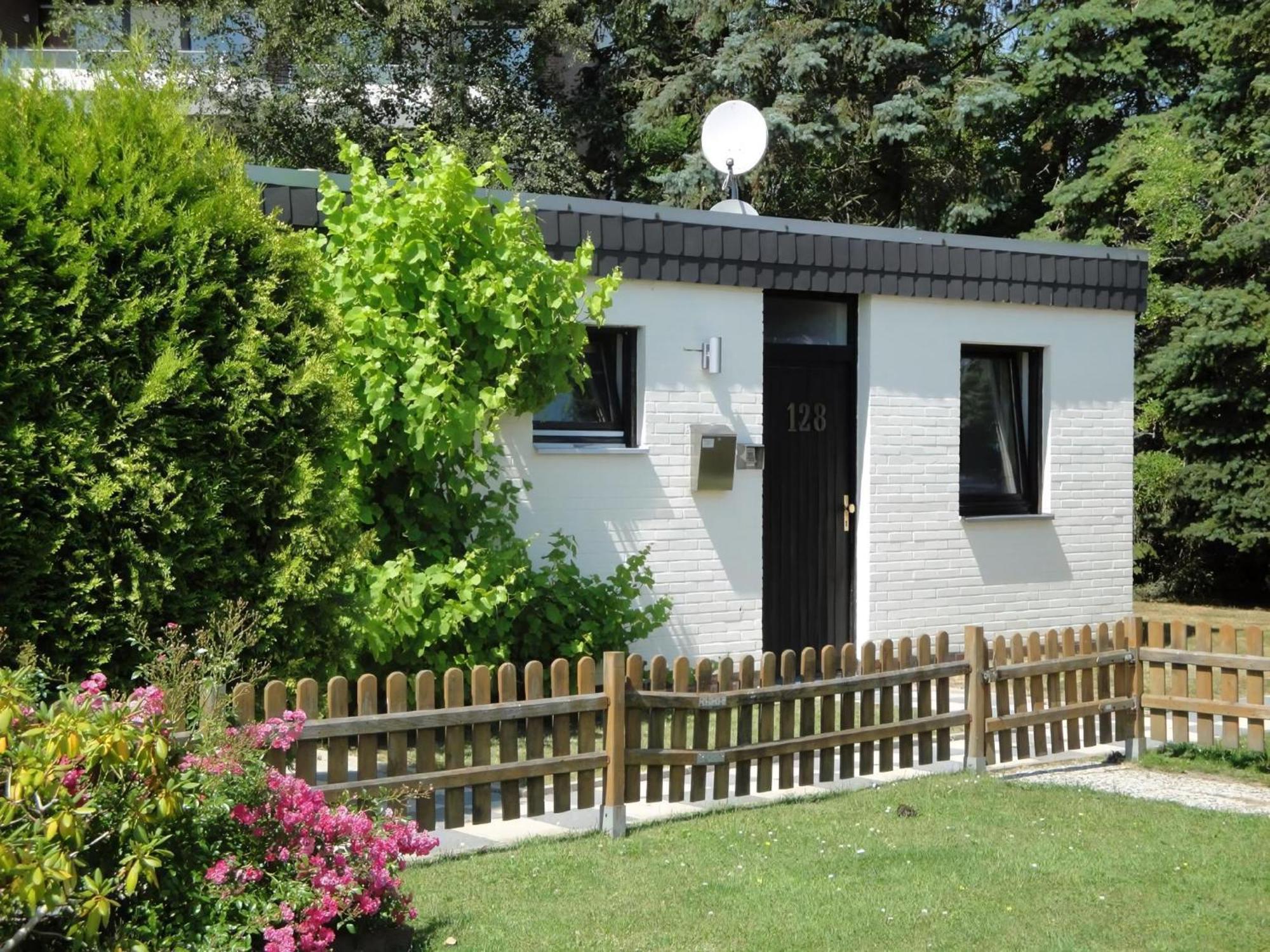 Schoenes Ferienhaus In Tossens Mit Schoenem Garten Бутадинген Екстериор снимка